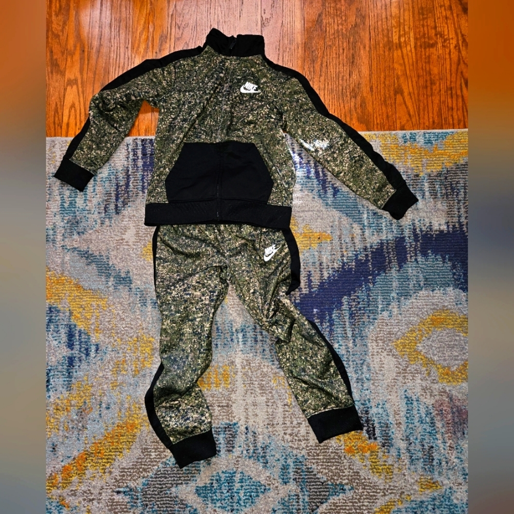 Boys Nike set
